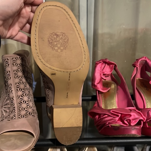 Vince Camuto heeled boot. Size 11 - Picture 3 of 3